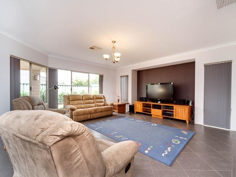 7 Augustus Court, Aubin Grove WA 6164
