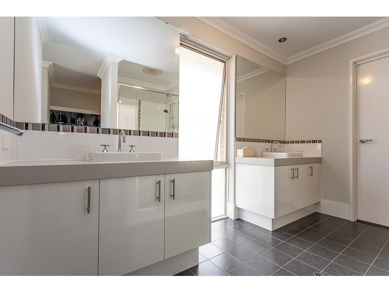 30 Wirra Corner, Wandi WA 6167