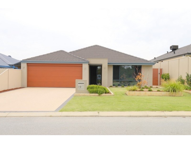 19 Mohan Loop, Hammond Park WA 6164