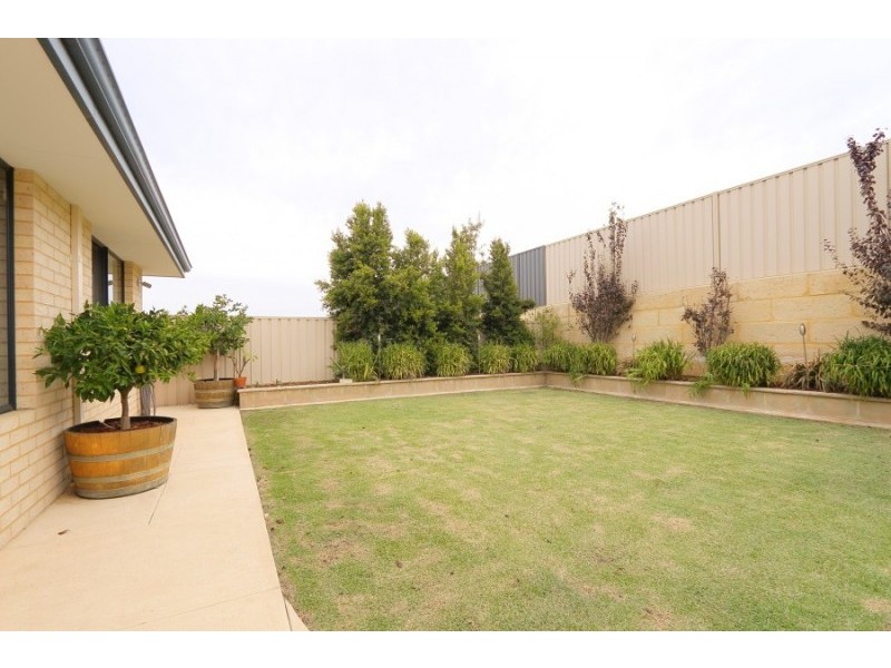 19 Mohan Loop, Hammond Park WA 6164