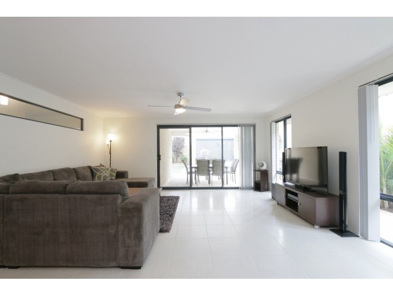 19 Mohan Loop, Hammond Park WA 6164