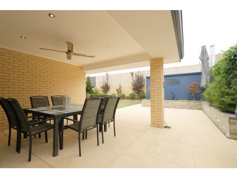 19 Mohan Loop, Hammond Park WA 6164