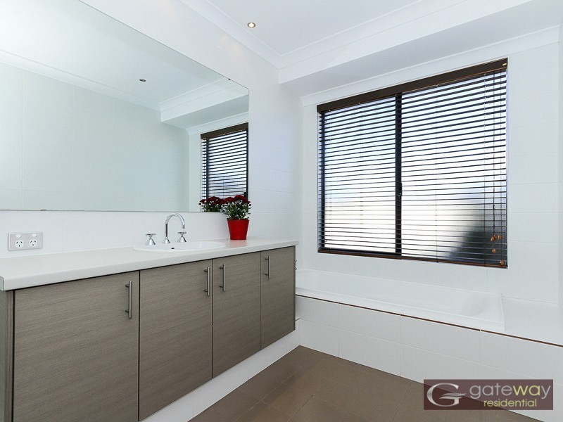 11 Harmony Avenue, Atwell WA 6164