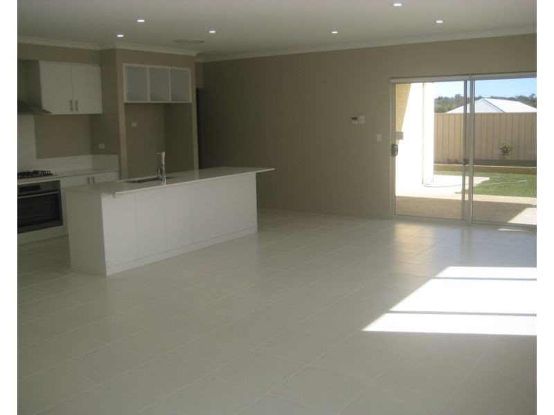 5 Serventy Crescent, Hammond Park WA 6164