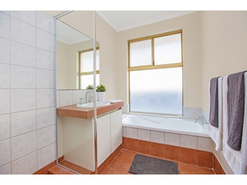 28 Freshwater Drive, Atwell WA 6164