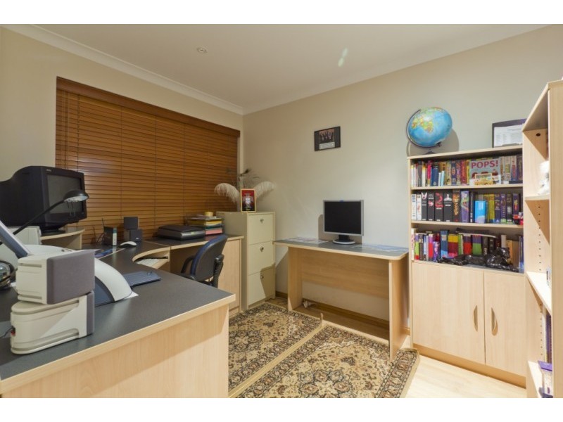 8 Rhodes Rise, Coogee WA 6166