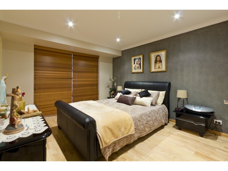 8 Rhodes Rise, Coogee WA 6166