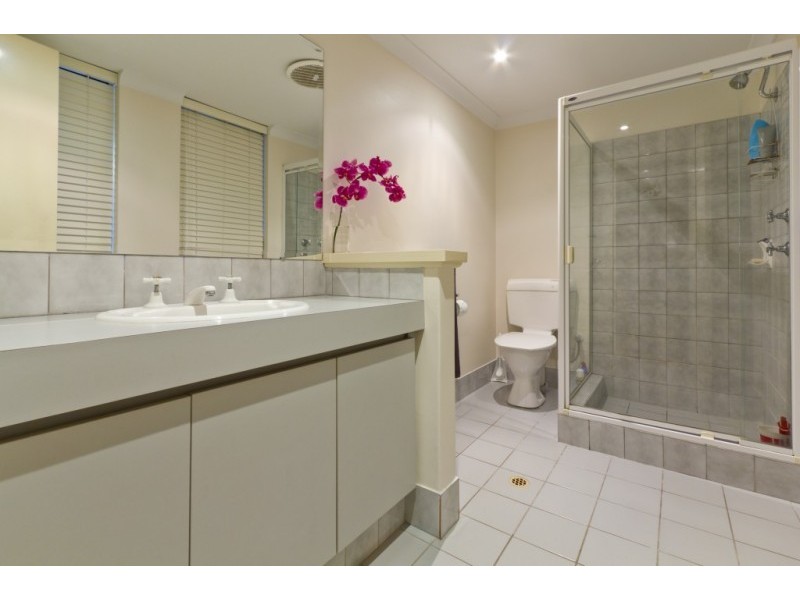 8 Rhodes Rise, Coogee WA 6166