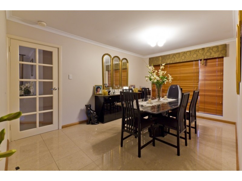 8 Rhodes Rise, Coogee WA 6166