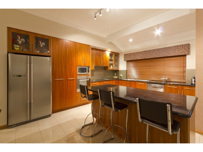 8 Rhodes Rise, Coogee WA 6166