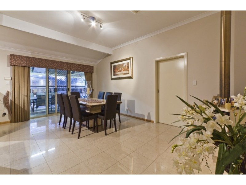 8 Rhodes Rise, Coogee WA 6166