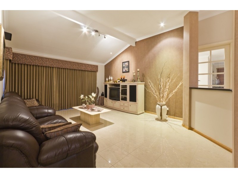 8 Rhodes Rise, Coogee WA 6166