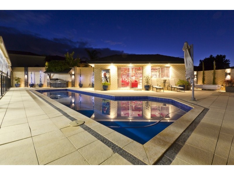 8 Rhodes Rise, Coogee WA 6166