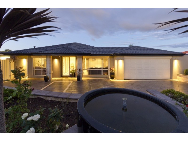 8 Rhodes Rise, Coogee WA 6166