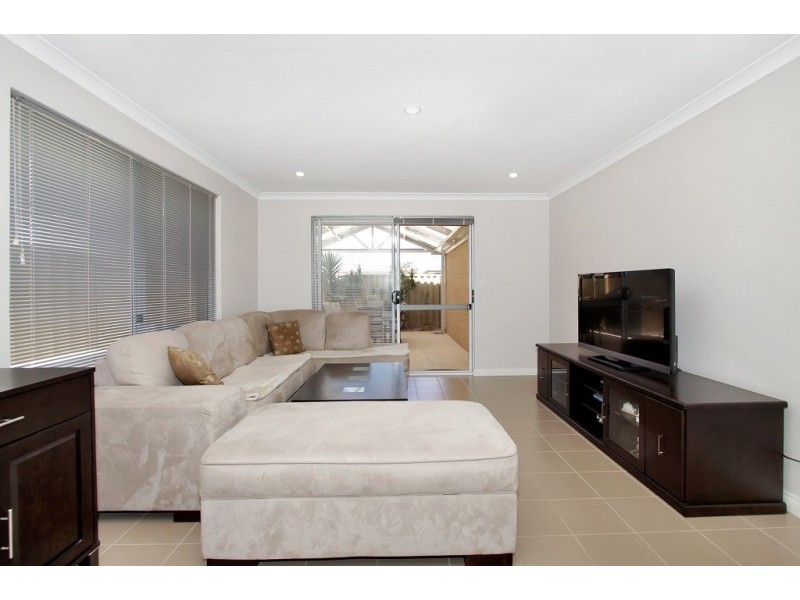 13 Essence Bend, Atwell WA 6164