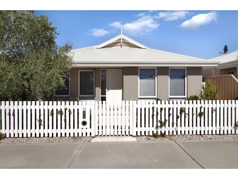 13 Essence Bend, Atwell WA 6164