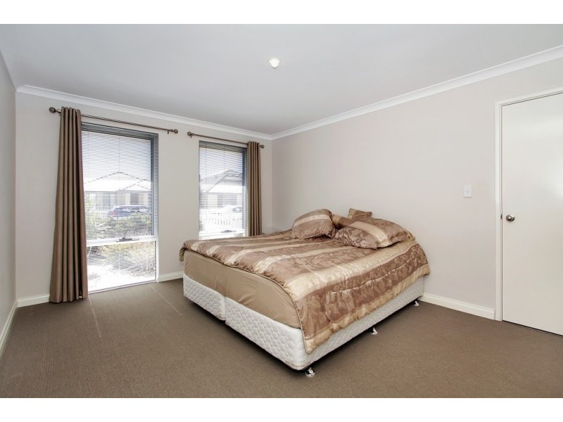 13 Essence Bend, Atwell WA 6164