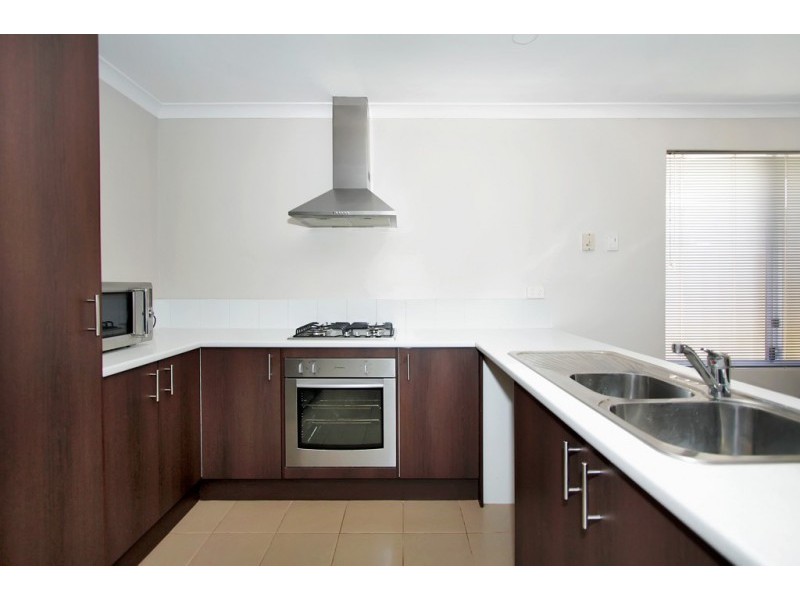 13 Essence Bend, Atwell WA 6164