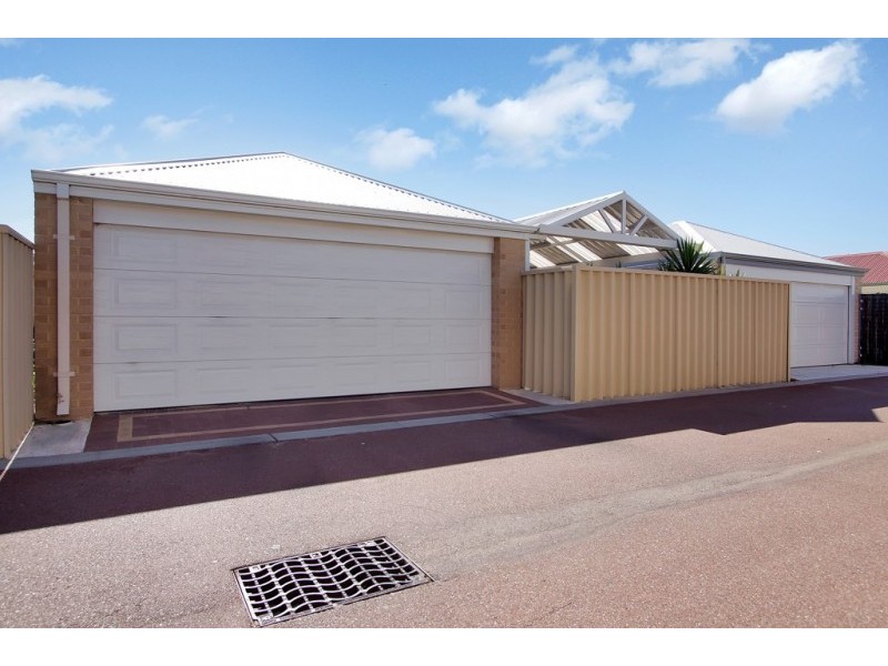 13 Essence Bend, Atwell WA 6164