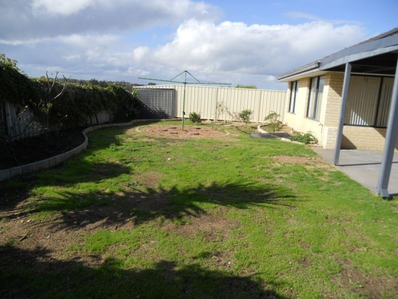 8 Liddington Rise, Leda WA 6170