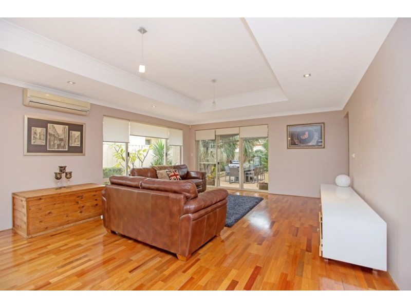 33 Aurora Drive, Atwell WA 6164