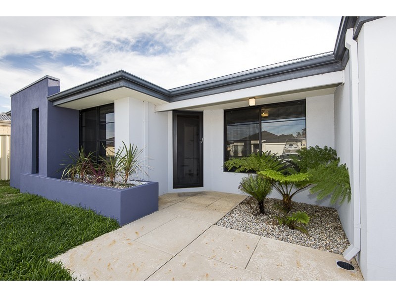 11 Southaven Green, Success WA 6164