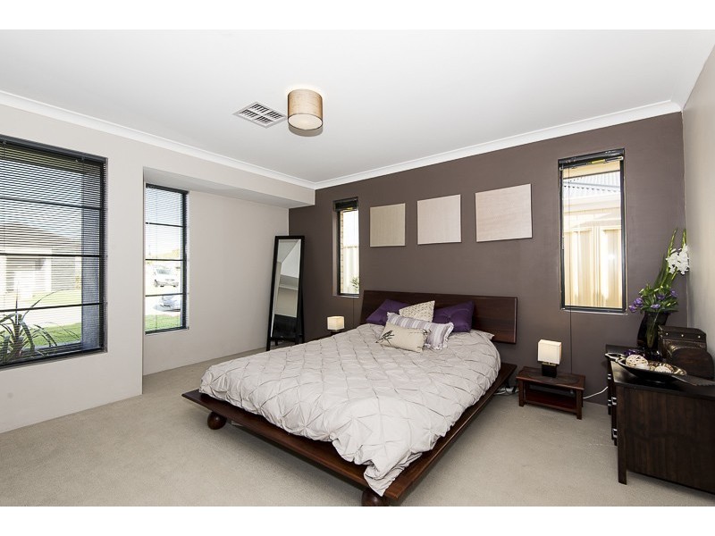 11 Southaven Green, Success WA 6164