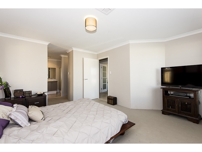 11 Southaven Green, Success WA 6164