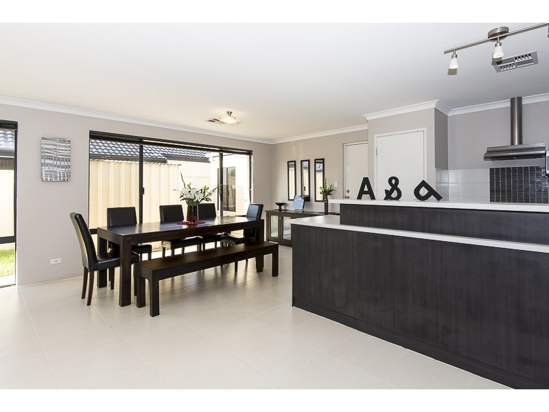 11 Southaven Green, Success WA 6164