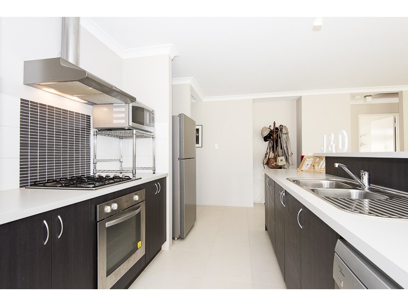 11 Southaven Green, Success WA 6164