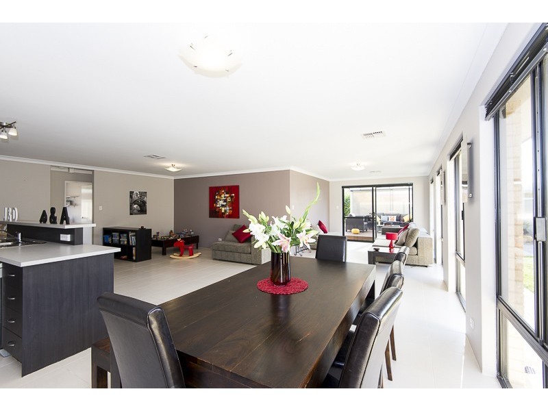 11 Southaven Green, Success WA 6164