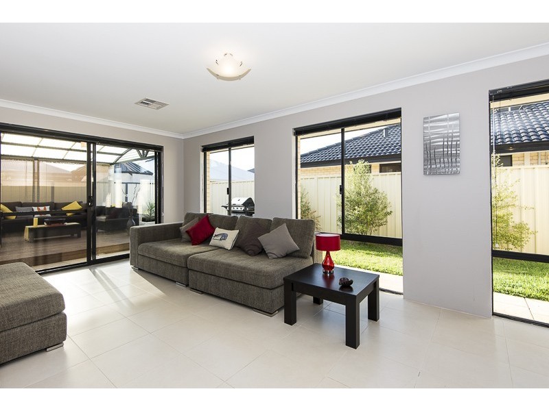 11 Southaven Green, Success WA 6164