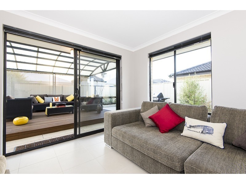 11 Southaven Green, Success WA 6164