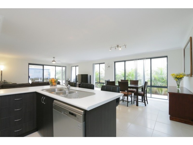 19 Mohan Loop, Hammond Park WA 6164