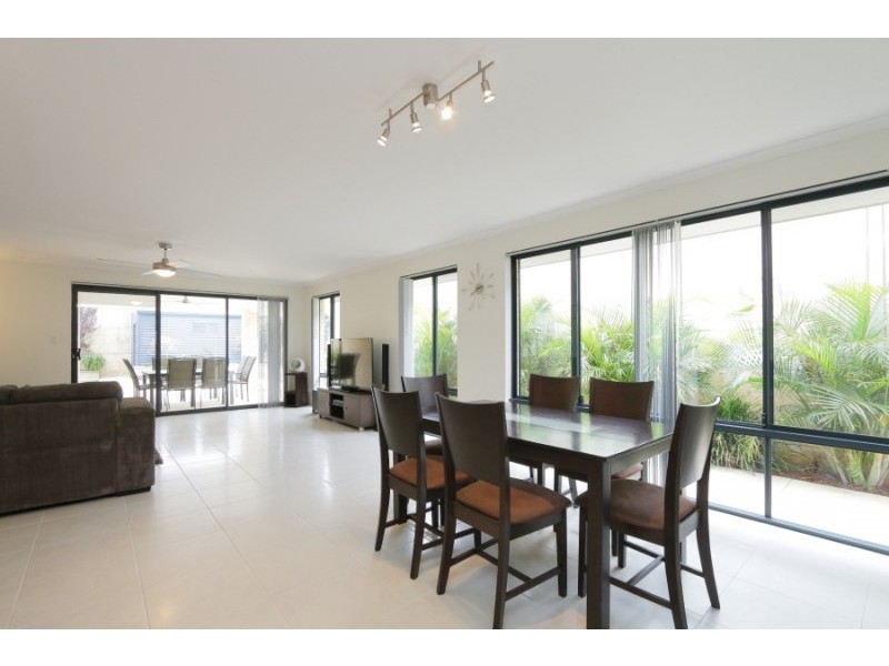 19 Mohan Loop, Hammond Park WA 6164