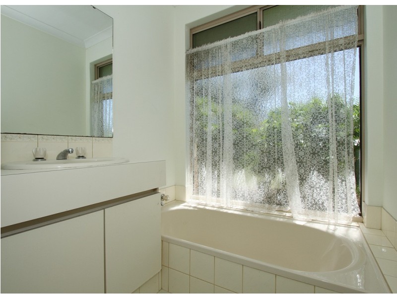 7 Manitoba Place, Success WA 6164