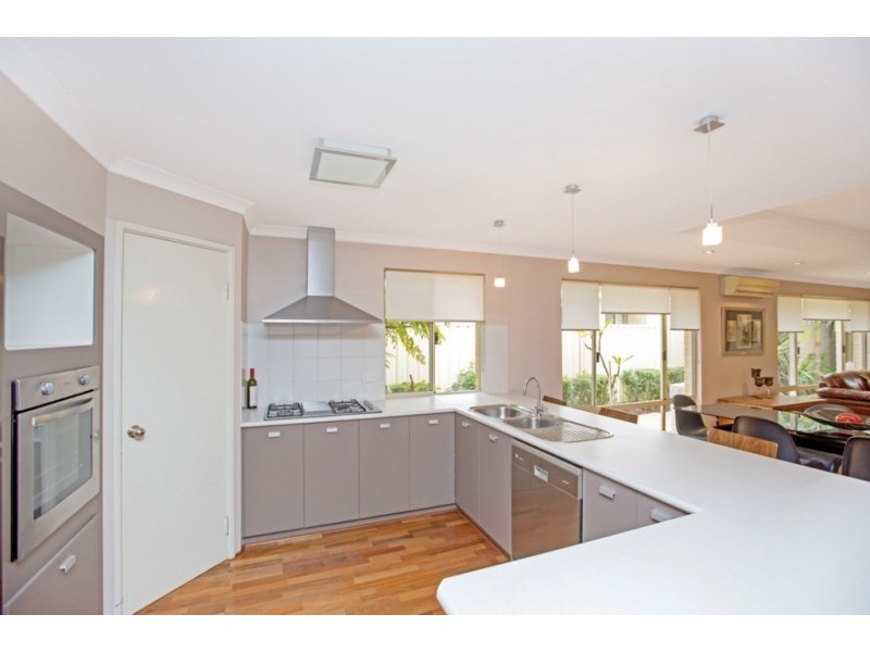 33 Aurora Drive, Atwell WA 6164
