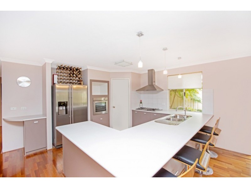 33 Aurora Drive, Atwell WA 6164