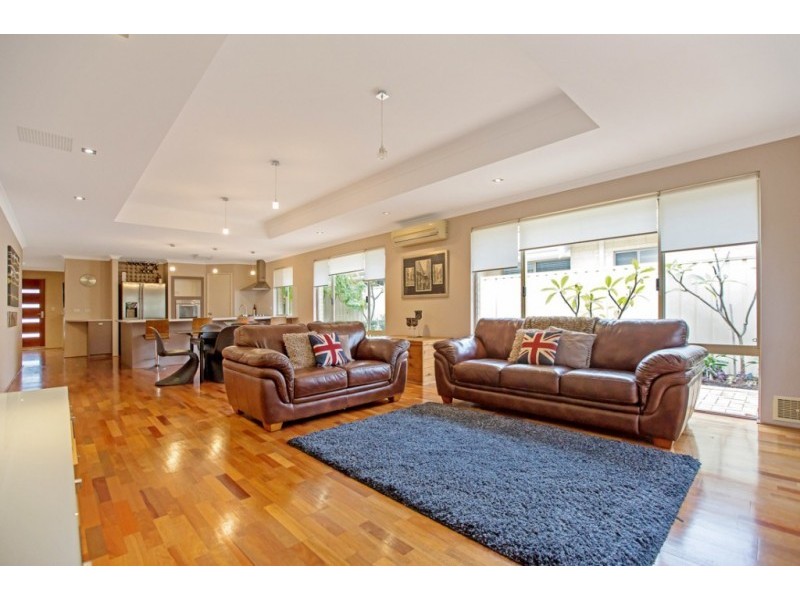 33 Aurora Drive, Atwell WA 6164