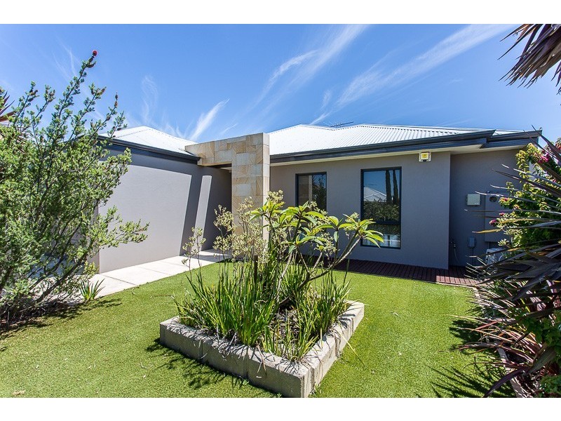 12 Sheringham Bend, Success WA 6164