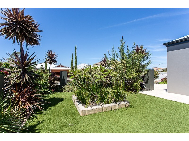 12 Sheringham Bend, Success WA 6164