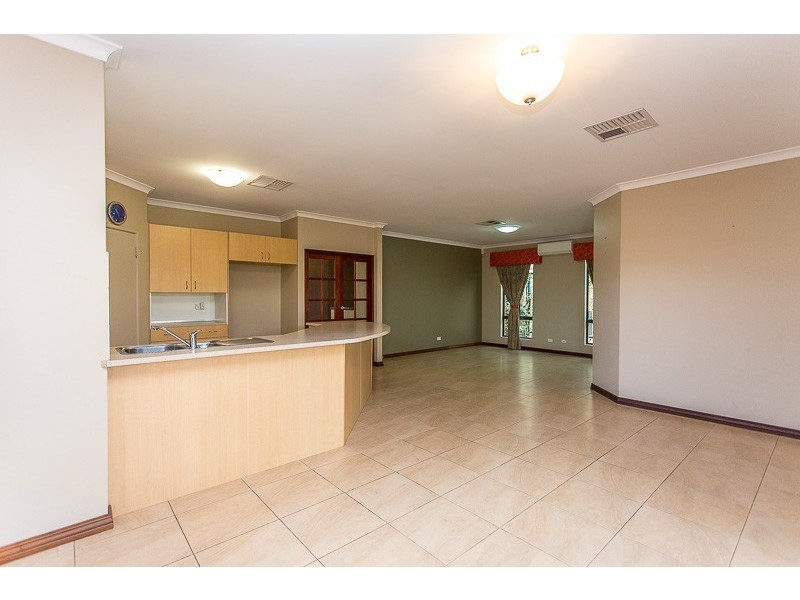 12 Sheringham Bend, Success WA 6164