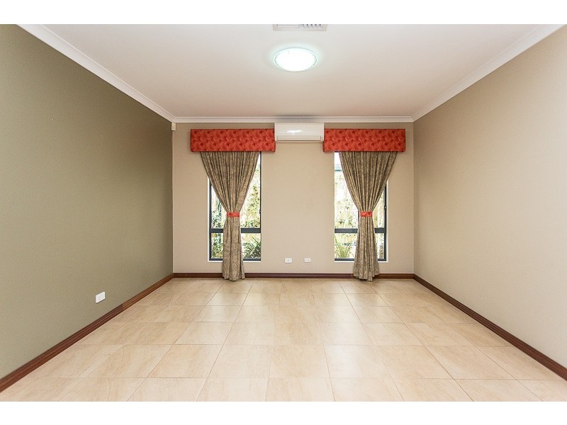 12 Sheringham Bend, Success WA 6164