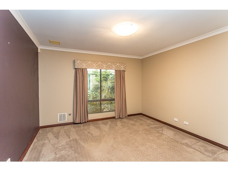 12 Sheringham Bend, Success WA 6164