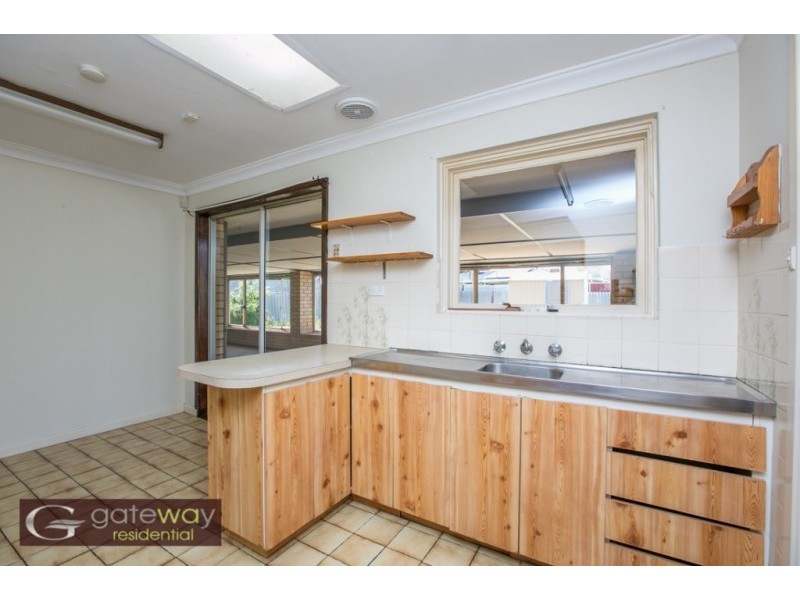 6 Kari Court, Camillo WA 6111