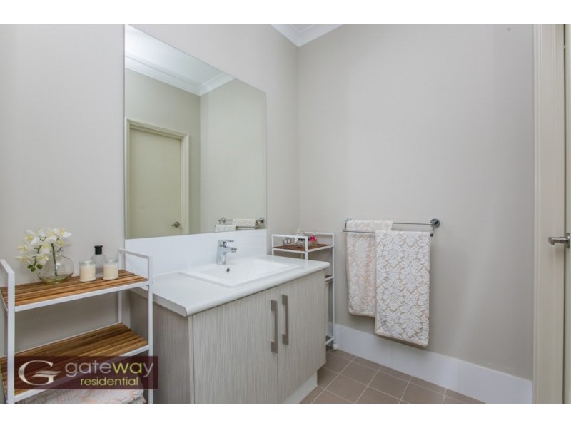 27 Geikie Glade, Wandi WA 6167