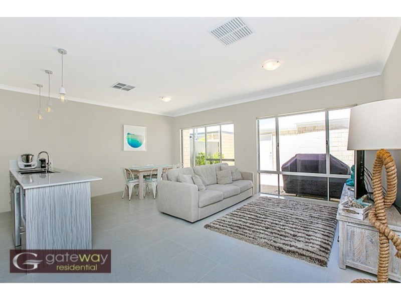 27 Geikie Glade, Wandi WA 6167