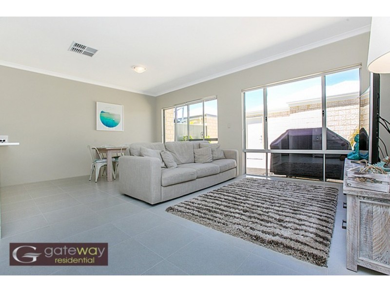 27 Geikie Glade, Wandi WA 6167