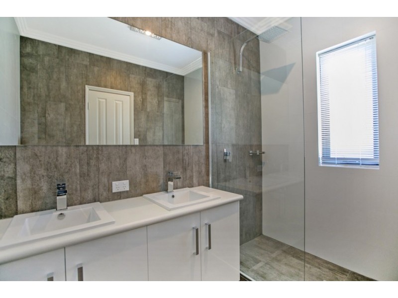 32 Leichardt Street, St James WA 6102