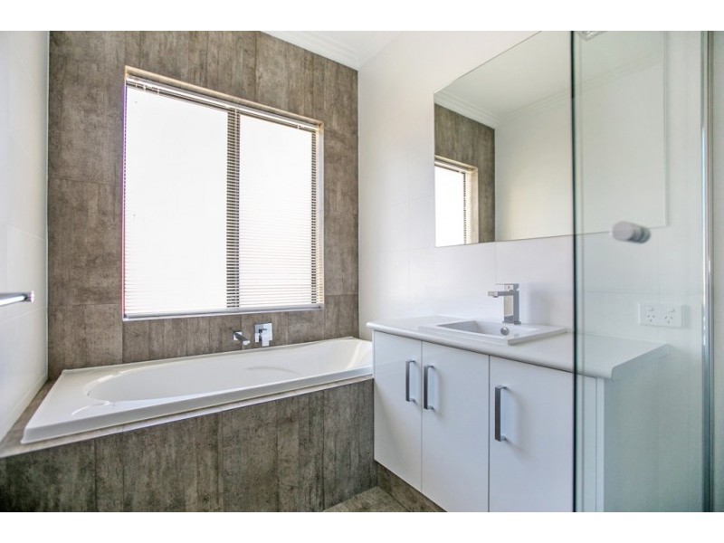 32 Leichardt Street, St James WA 6102